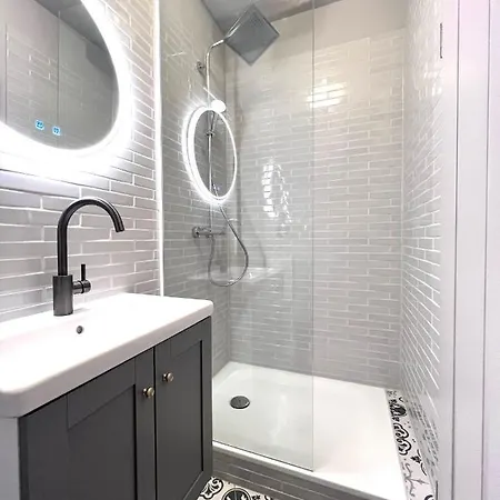 Pebbles By Ring Otel *