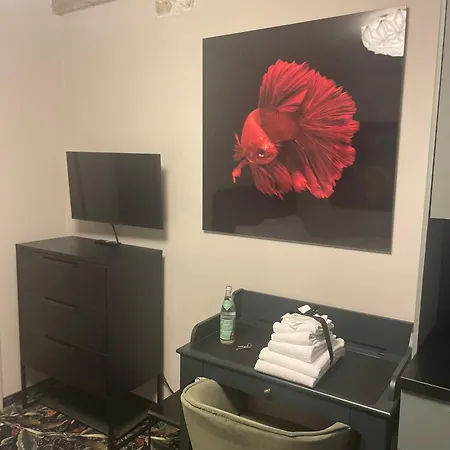 Pebbles By Ring Otel